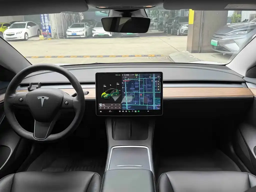Tesla Model 3 — фото 10