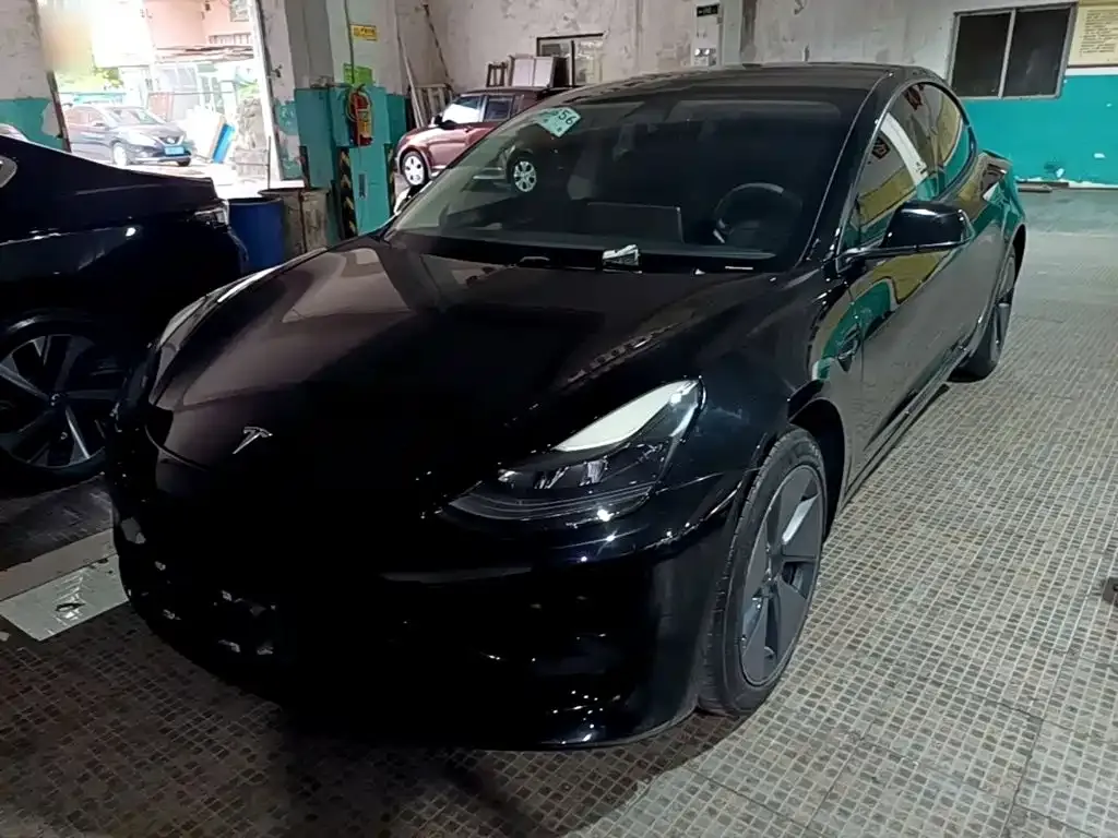 Tesla Model 3 — фото 1