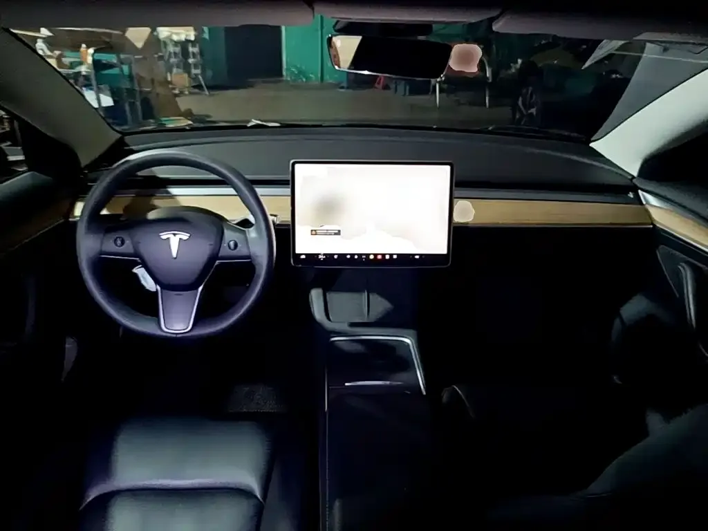 Tesla Model 3 — фото 5