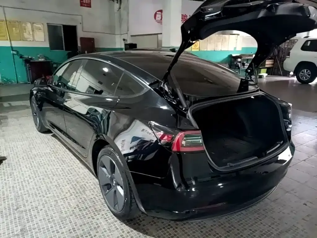 Tesla Model 3 — фото 10