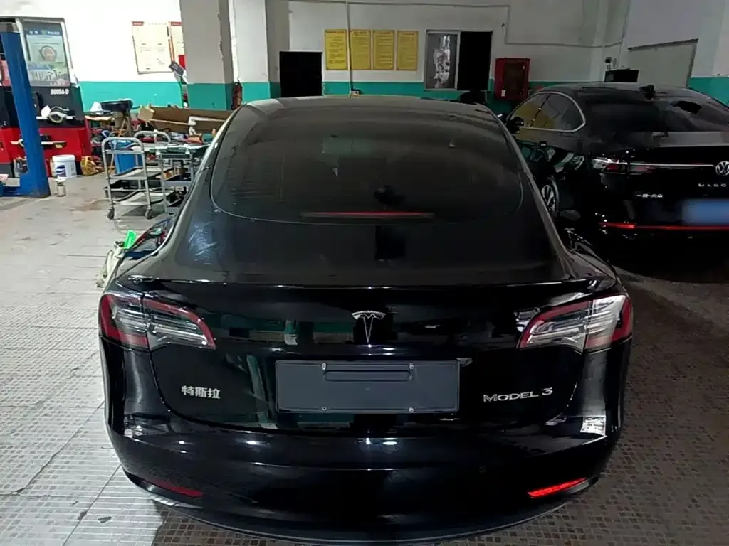 Tesla Model 3 — фото 4