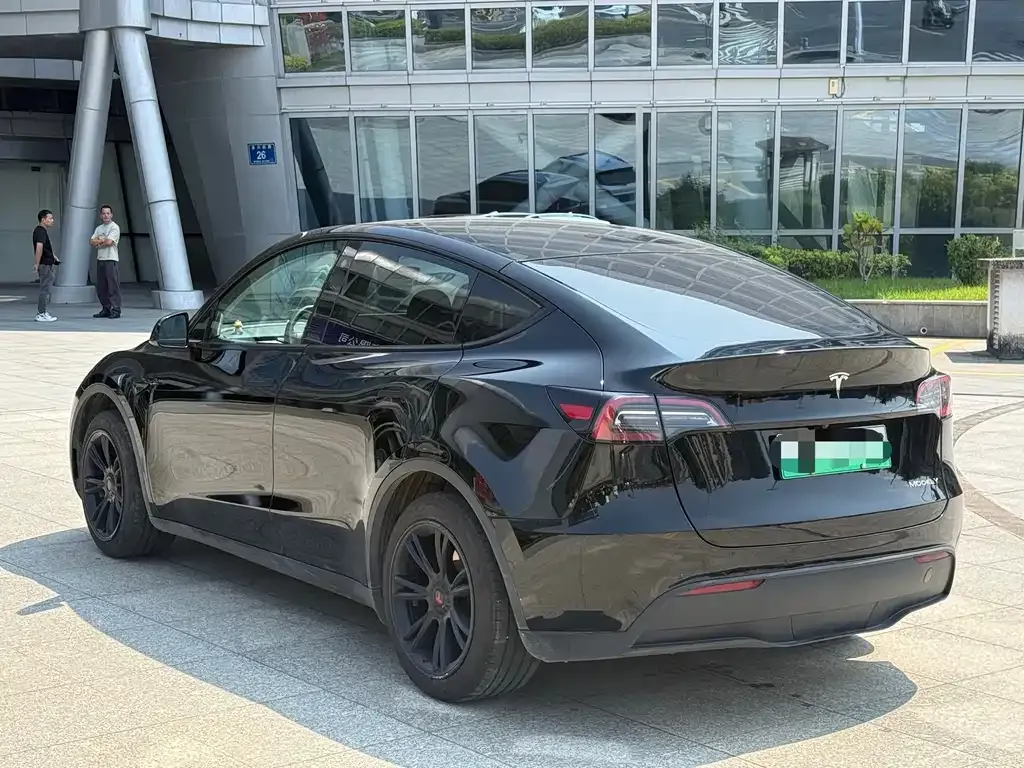 Tesla Model Y — фото 7