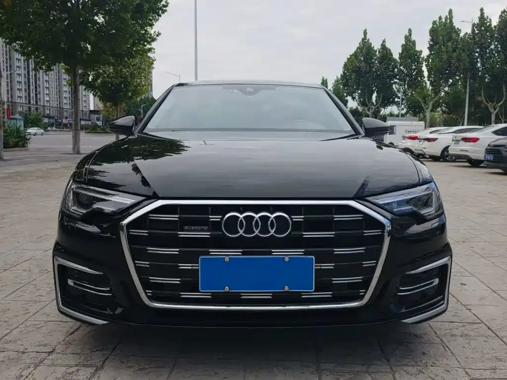 Audi A6L — фото 1