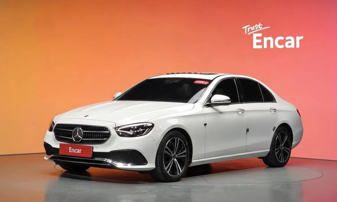 Mercedes-Benz E-Class — фото 1
