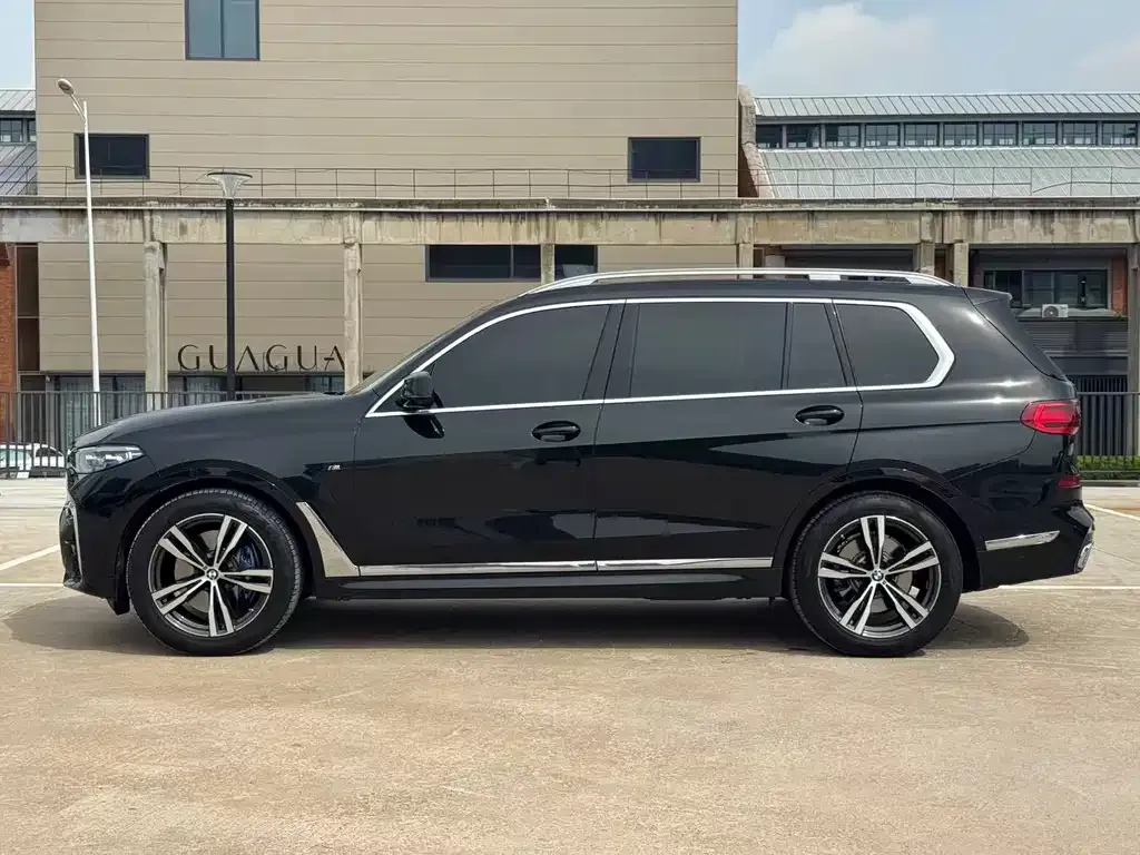 BMW X7 — фото 9