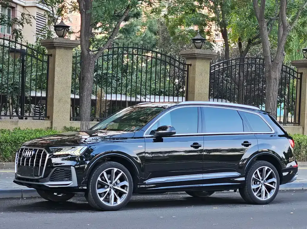 Audi Q7 — фото 1