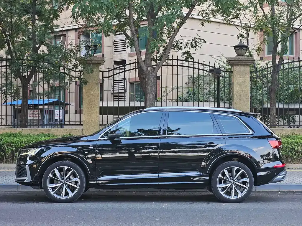 Audi Q7 — фото 6