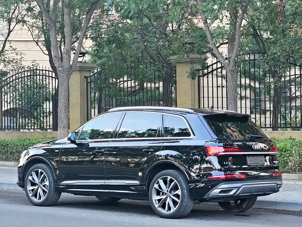 Audi Q7 — фото 7