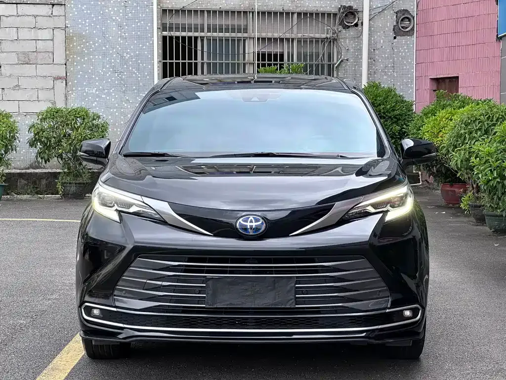 Toyota Sienna — фото 8