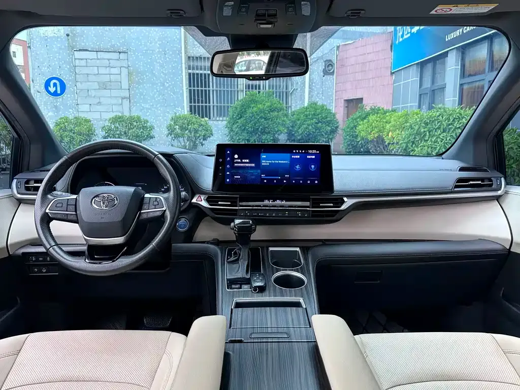 Toyota Sienna — фото 4