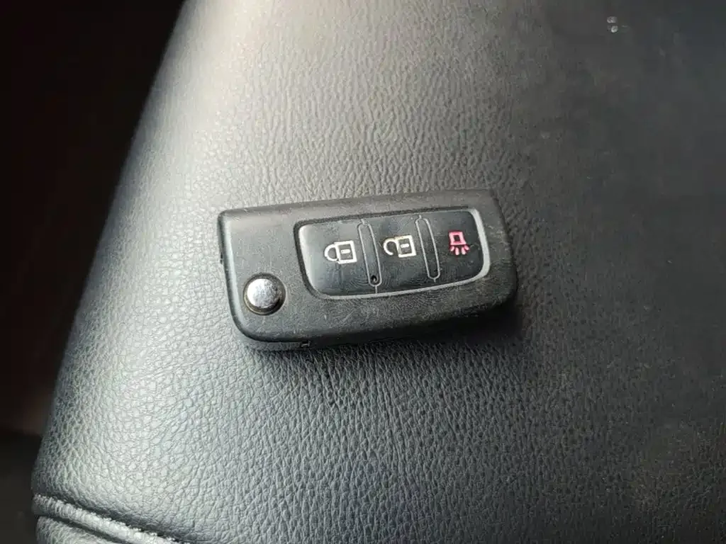 Isuzu T17 — фото 10