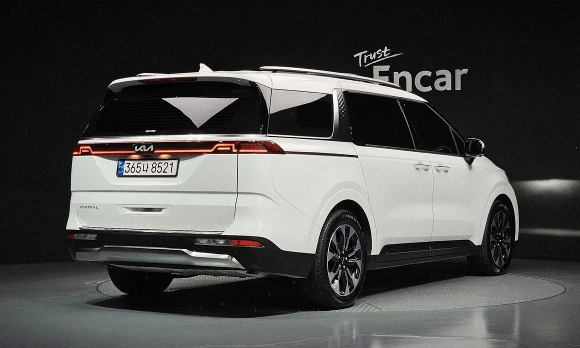 Kia Carnival — фото 9