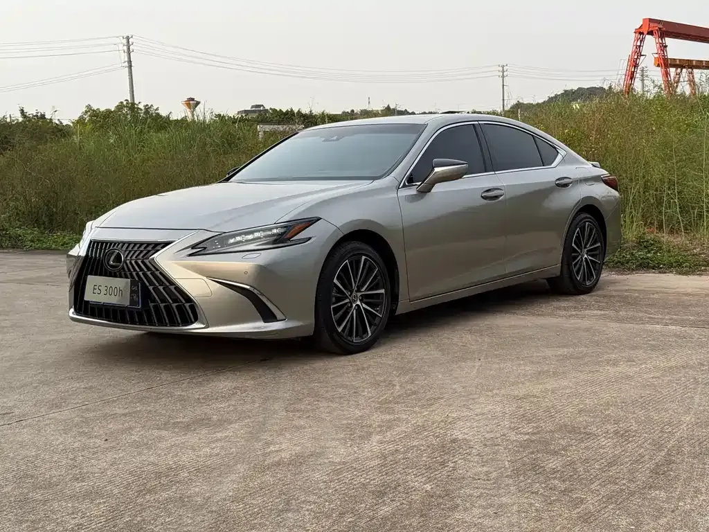 Lexus ES — фото 1