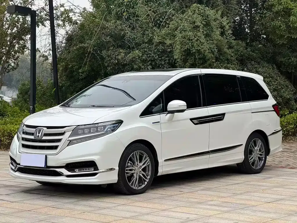 Honda Elysion — фото 1