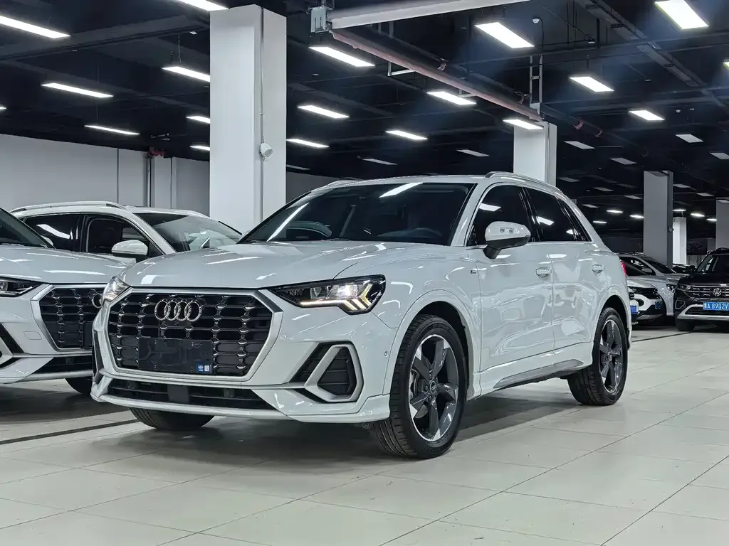 Audi Q3 — фото 1