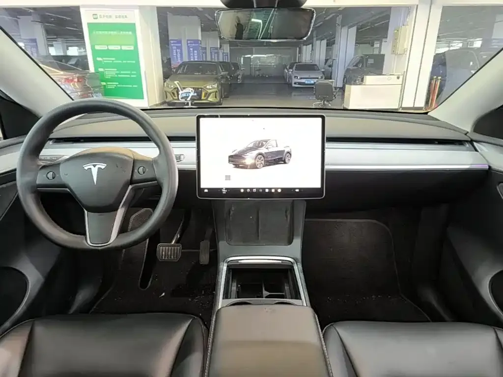 Tesla Model Y — фото 10