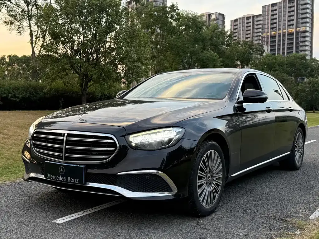 Mercedes-Benz E-Class — фото 1