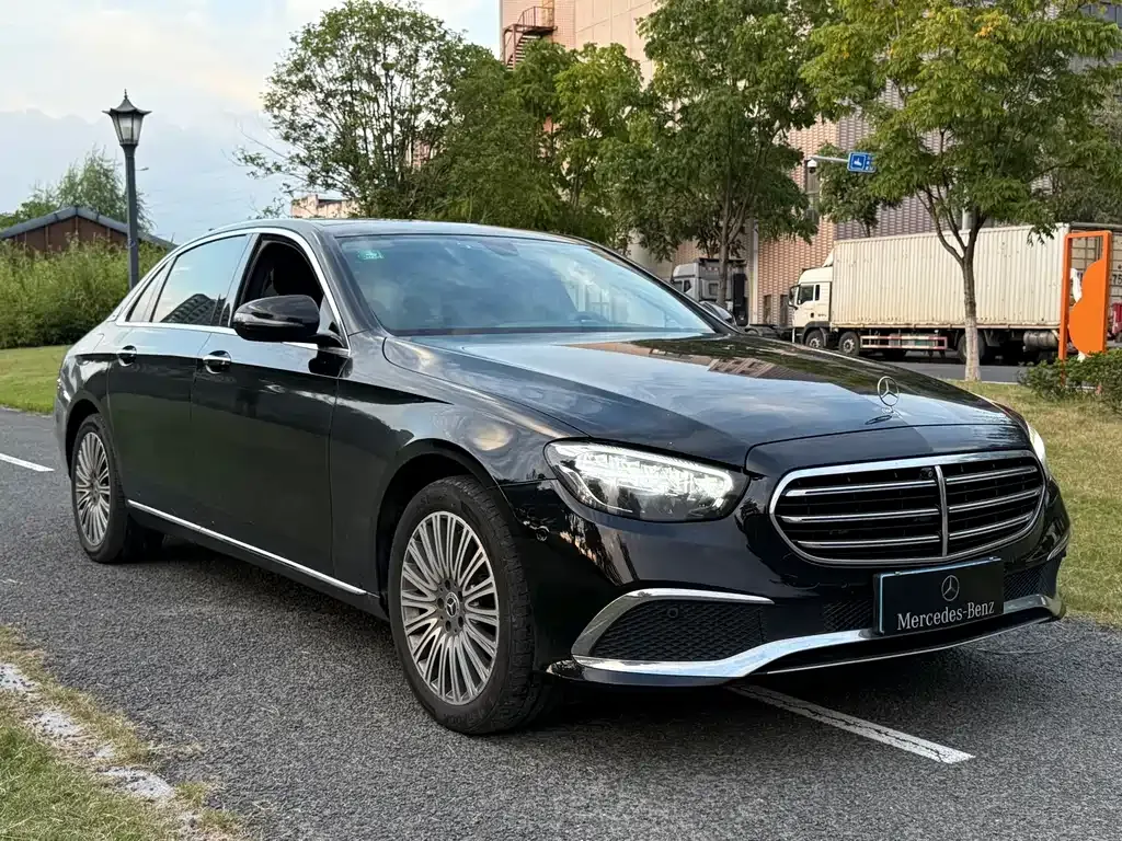 Mercedes-Benz E-Class — фото 9
