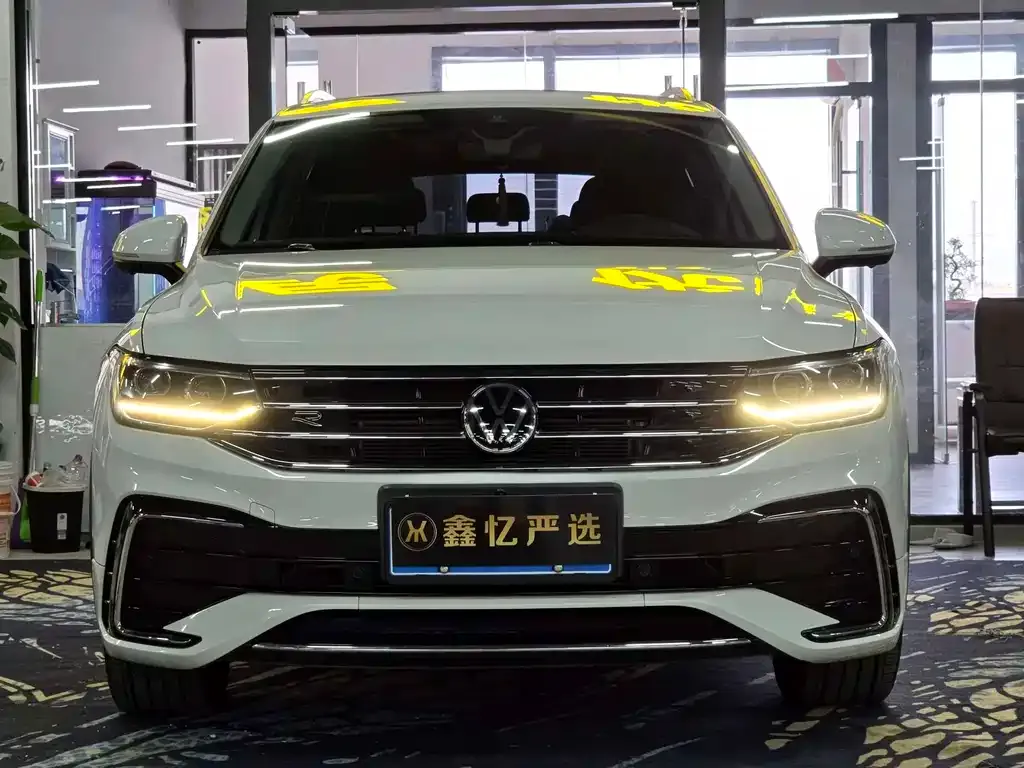 Volkswagen Tiguan L — фото 6