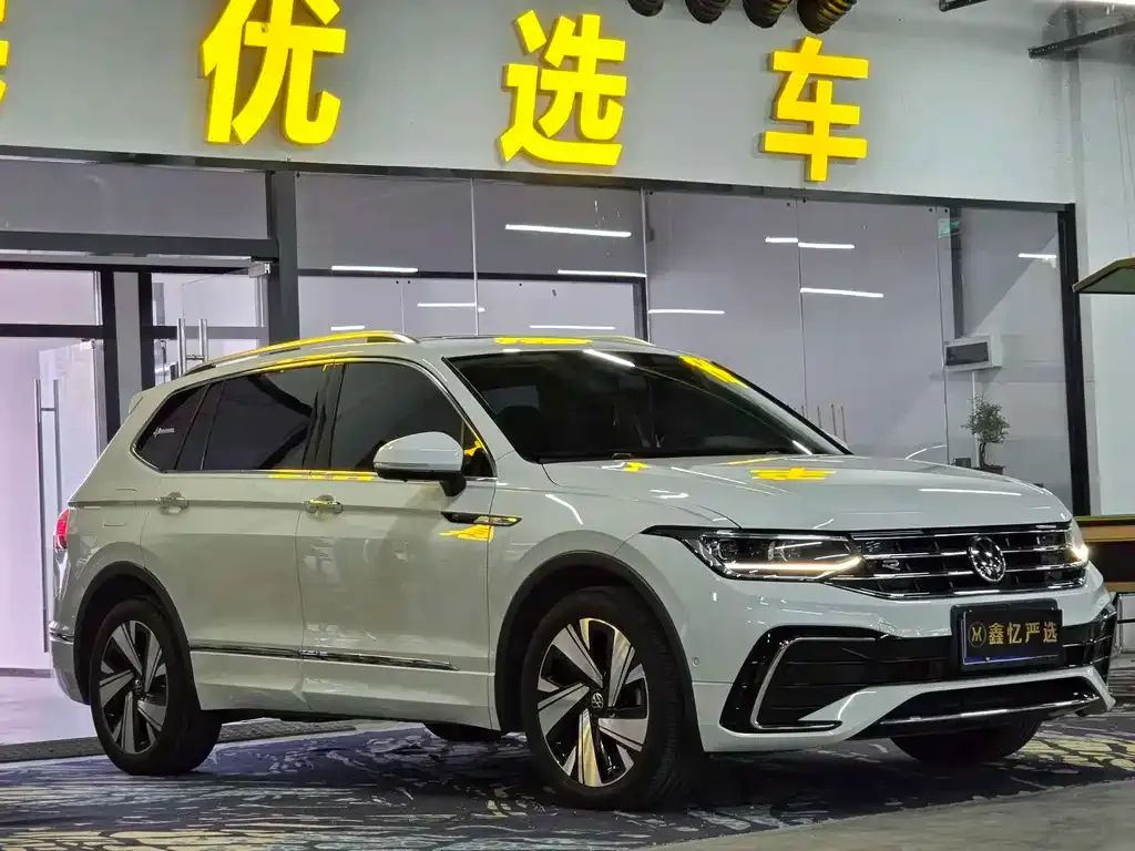 Volkswagen Tiguan L — фото 3