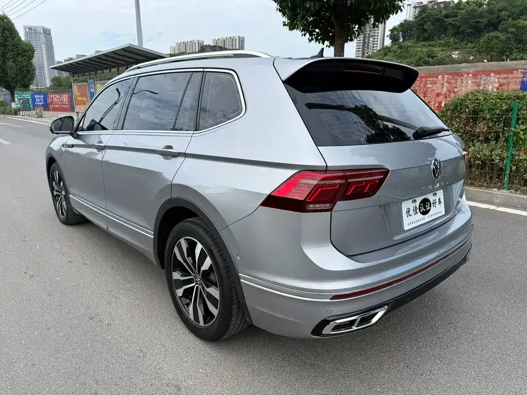 Volkswagen Tiguan L — фото 2