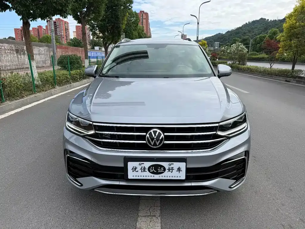 Volkswagen Tiguan L — фото 8