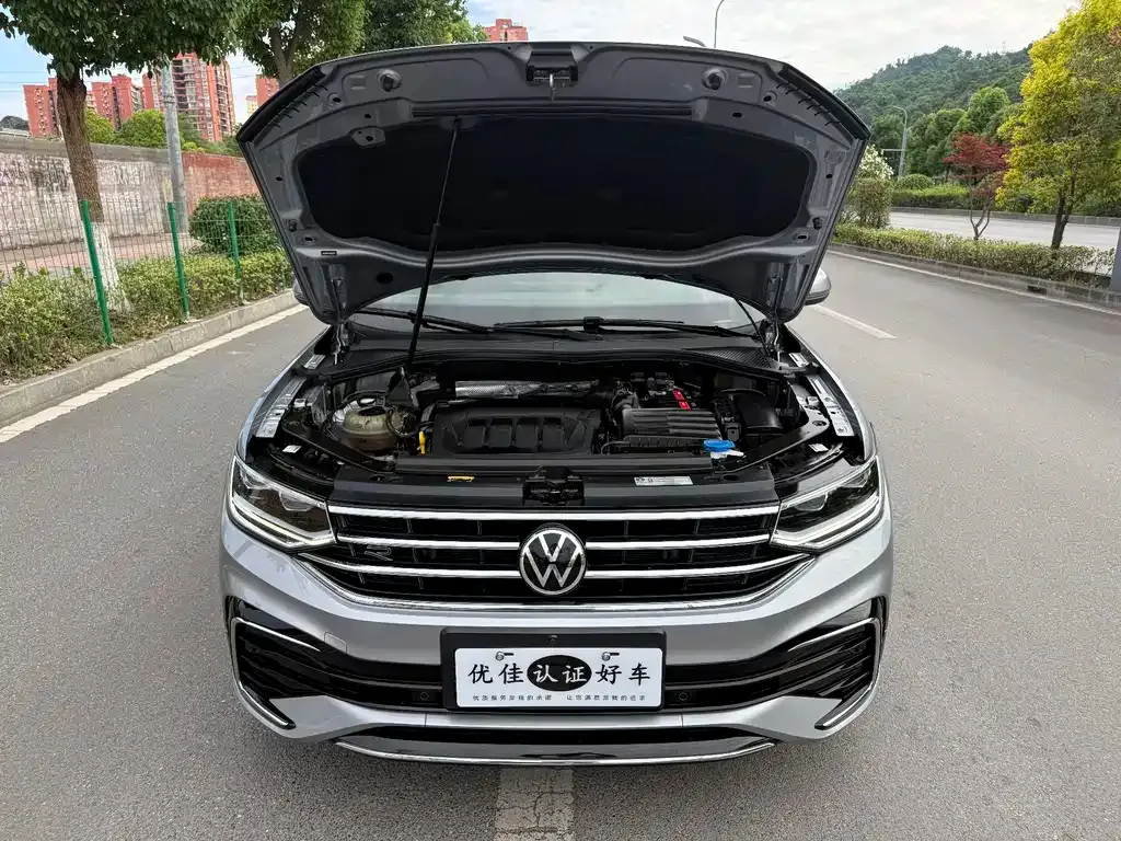 Volkswagen Tiguan L — фото 9