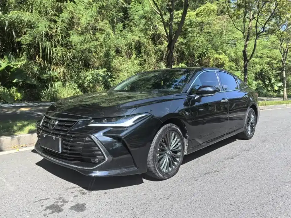 Toyota Avalon — фото 1
