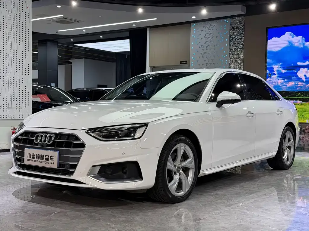 Audi A4L — фото 1
