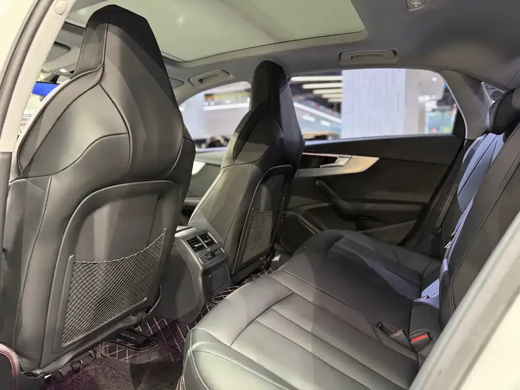 Audi A4L — фото 10