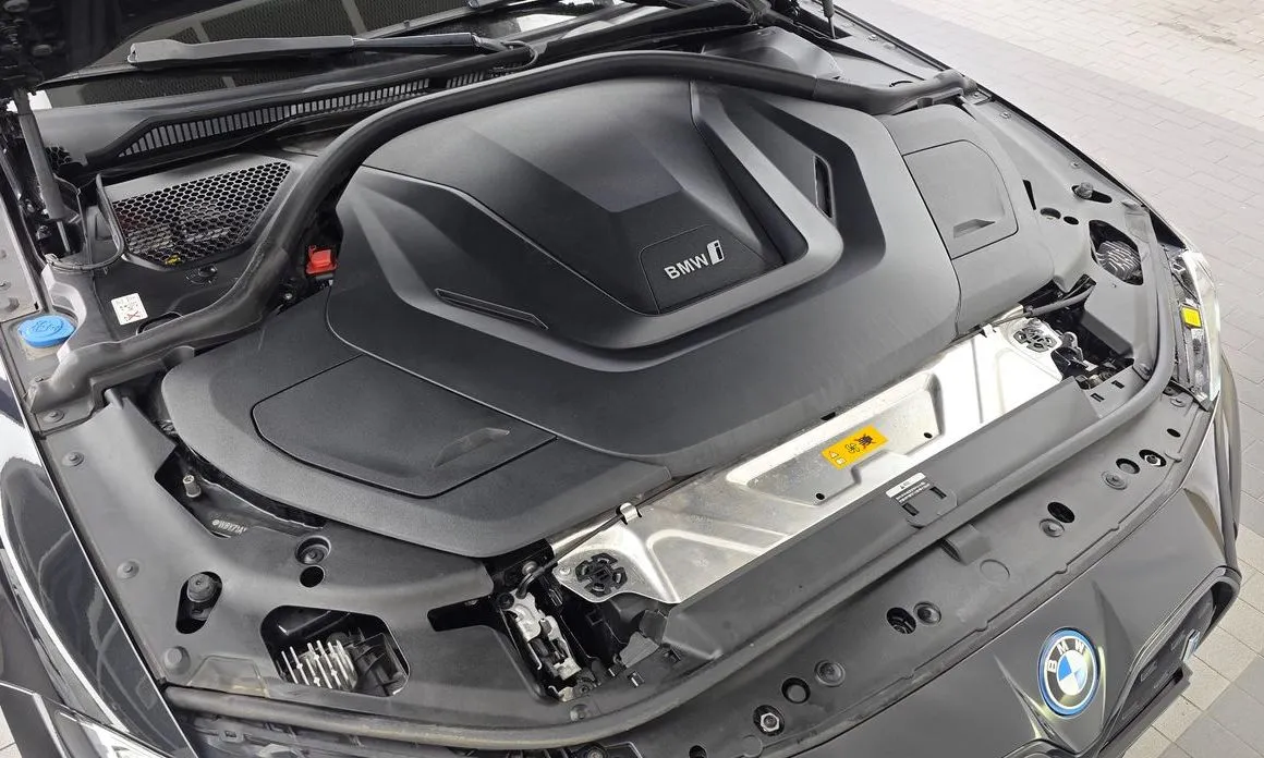 BMW i4 — фото 10