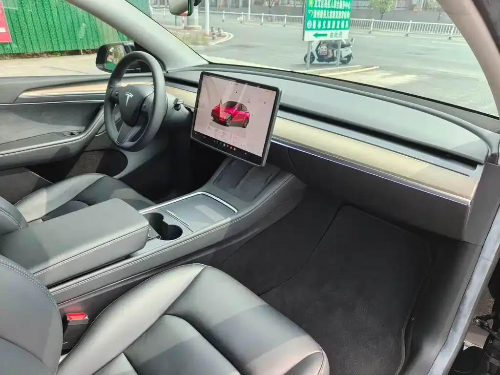 Tesla Model Y — фото 2