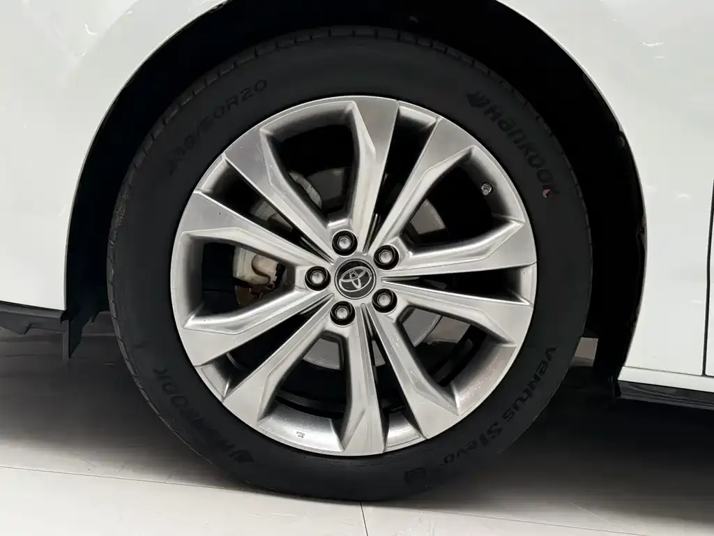Toyota Sienna — фото 3
