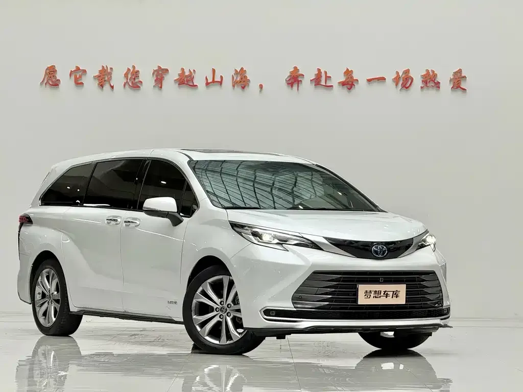 Toyota Sienna — фото 2