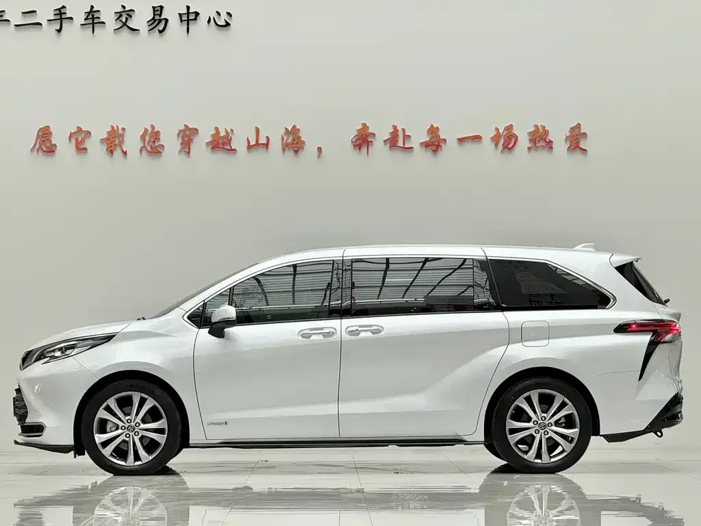 Toyota Sienna — фото 6