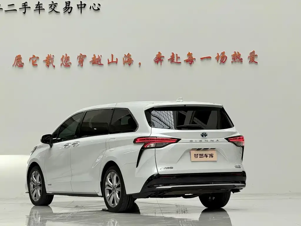 Toyota Sienna — фото 5