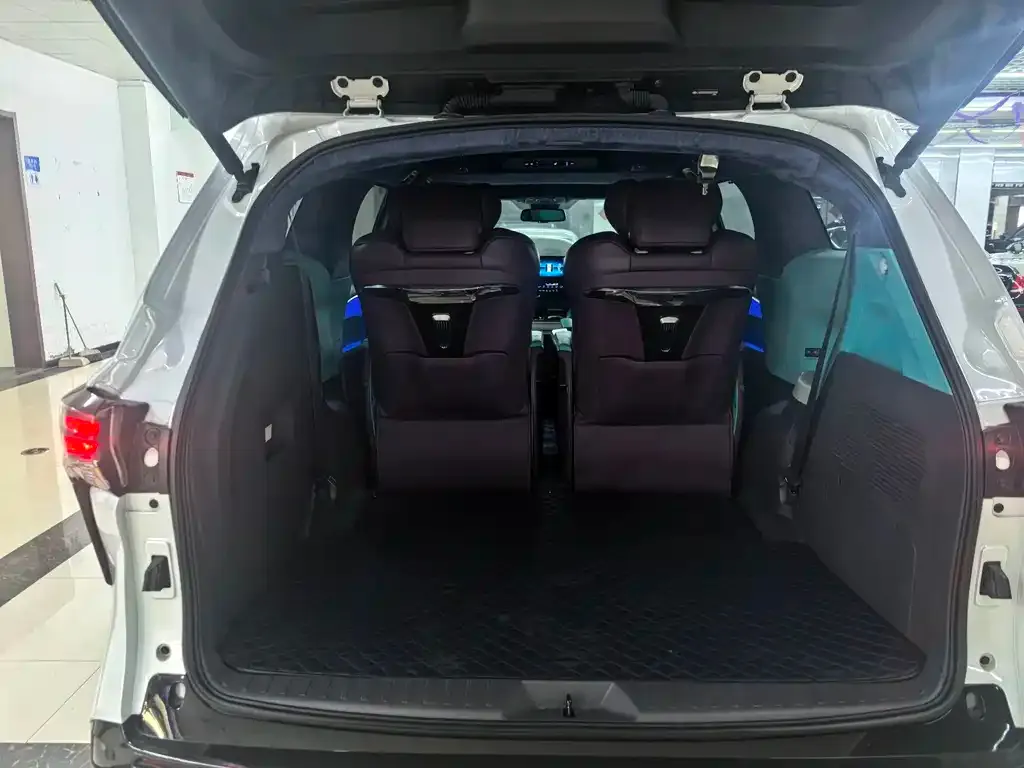 Toyota Sienna — фото 8