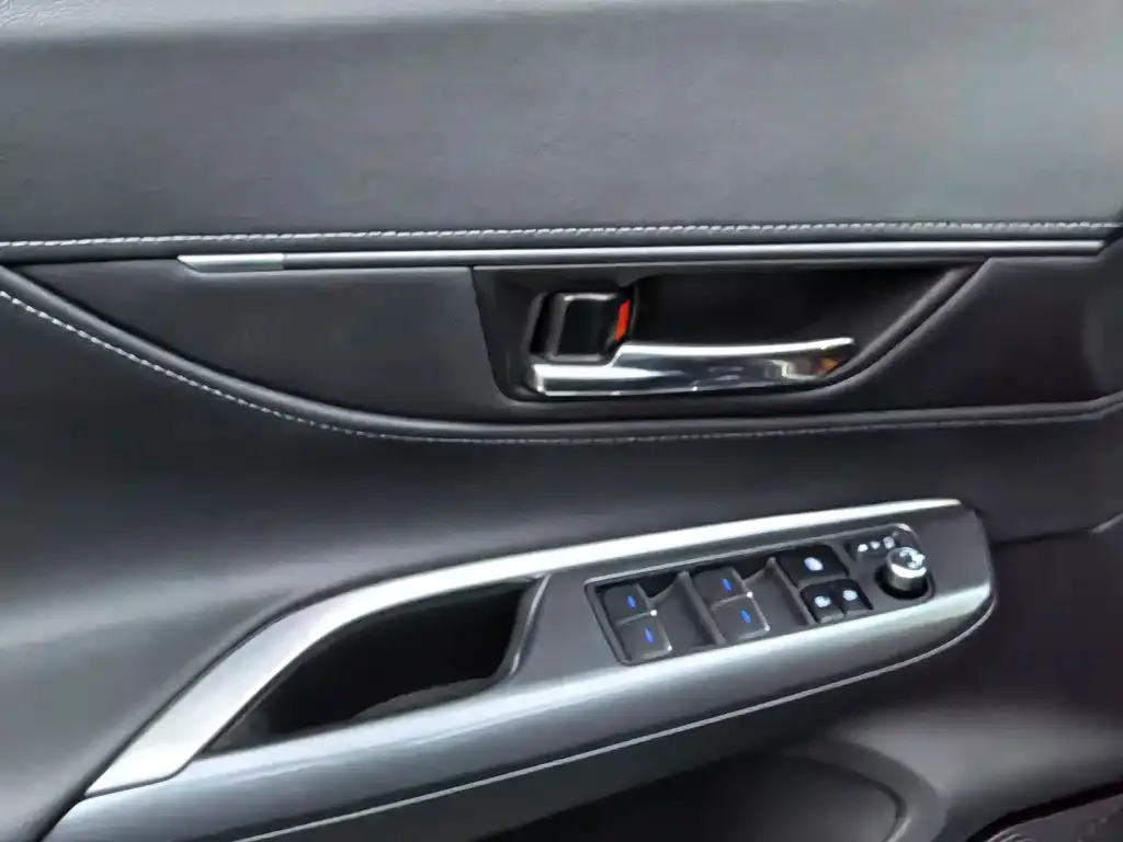 Toyota Harrier — фото 8