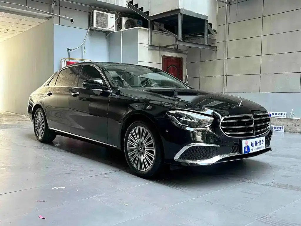 Mercedes-Benz E-Class — фото 2