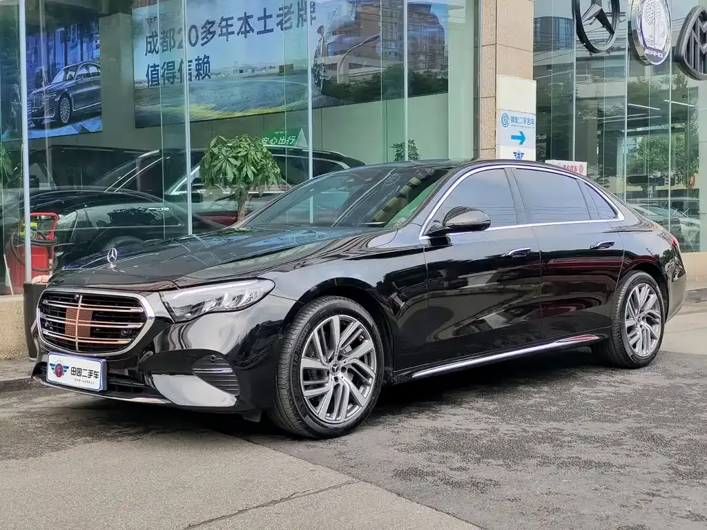 Mercedes-Benz E-Class — фото 1