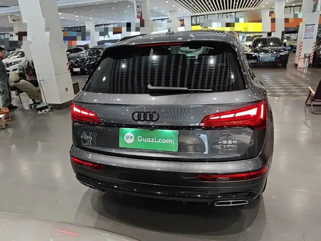 Audi Q5L — фото 10