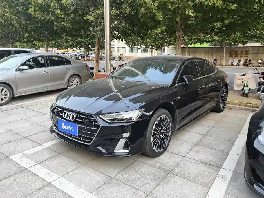 Audi A7L — фото 1