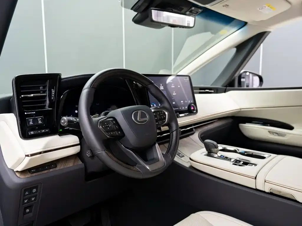 Lexus LM — фото 5