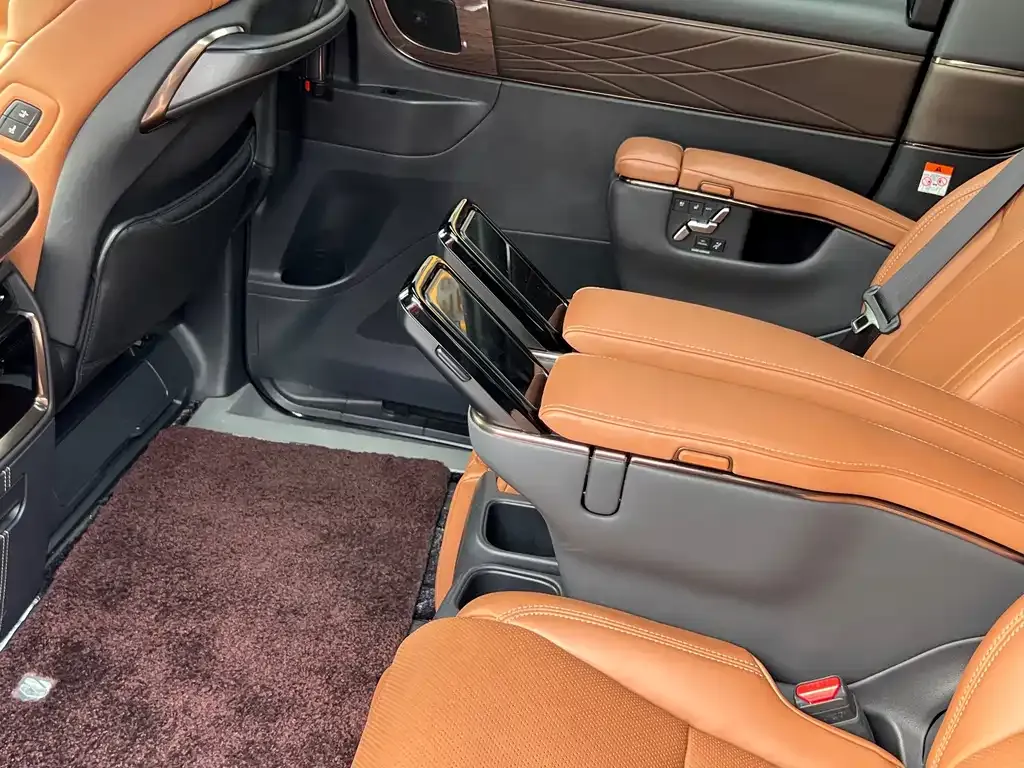 Toyota Alphard — фото 3