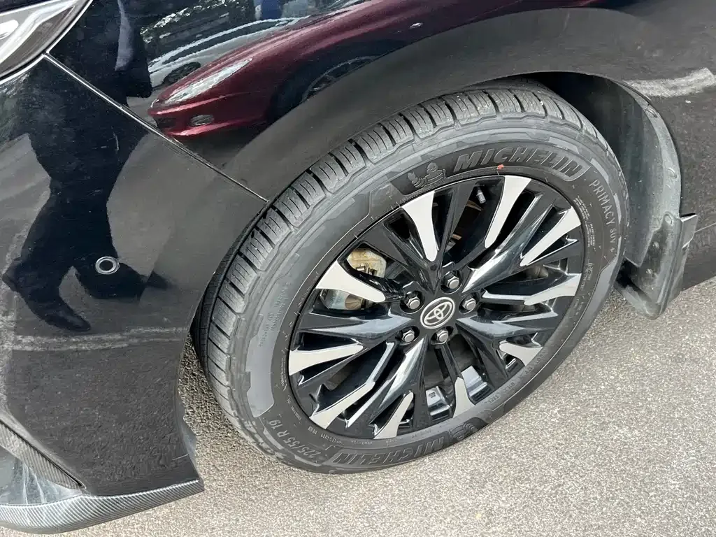 Toyota Alphard — фото 10