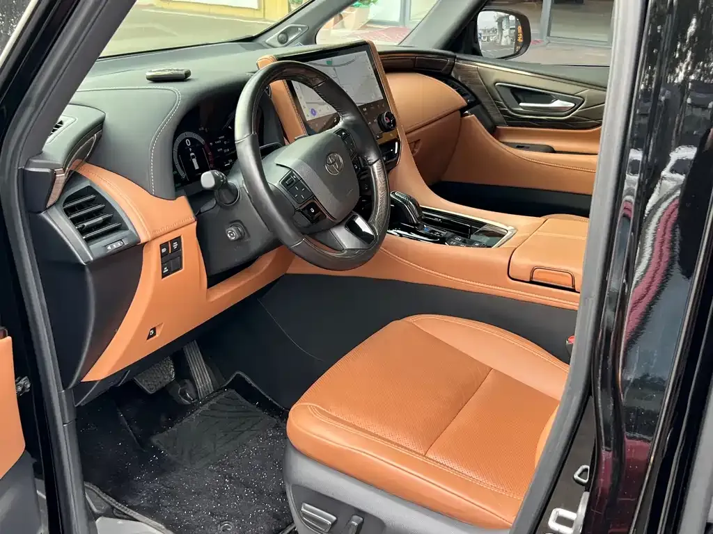 Toyota Alphard — фото 2