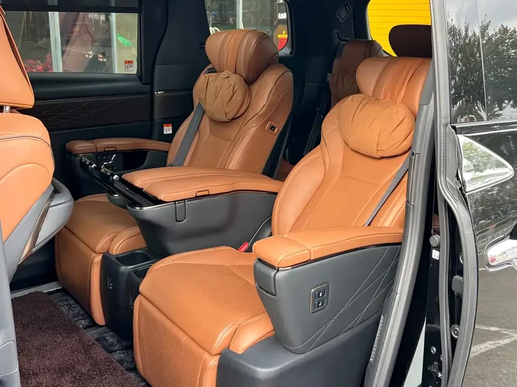 Toyota Alphard — фото 5