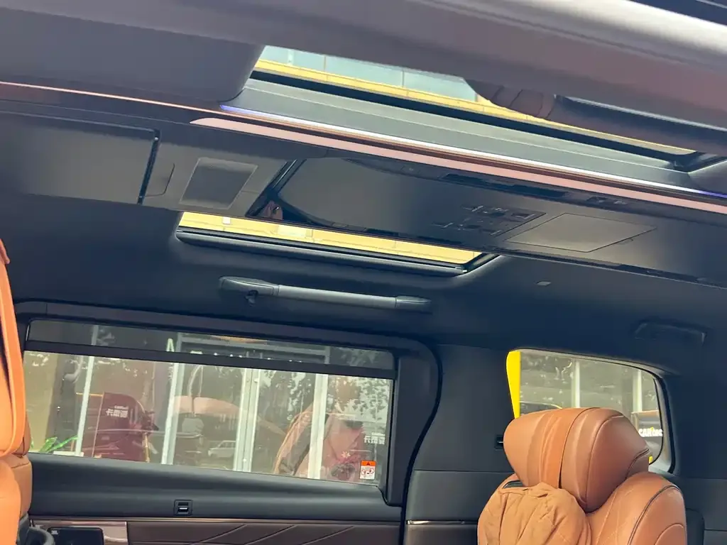Toyota Alphard — фото 4