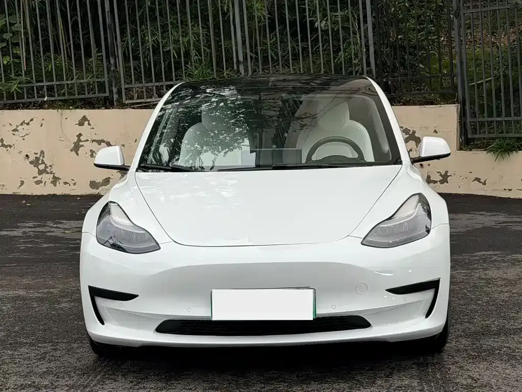 Tesla Model 3 — фото 8