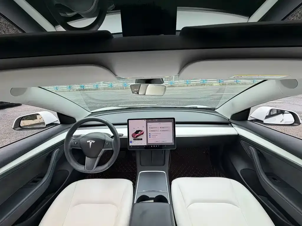 Tesla Model 3 — фото 4
